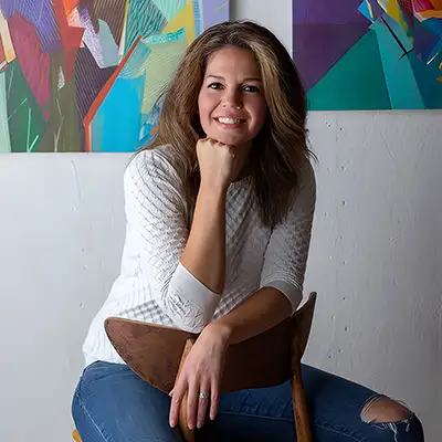 Artist, Jennifer Sparacino headshot as an event artist who will be live painting at The Abbotsford Tulip Festival in Abbotsford, BC